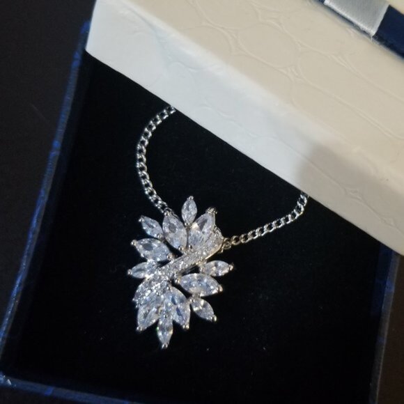 18k White Plated Swarovski Elements crystal Marquise Women's Necklace - Picture 2 of 9